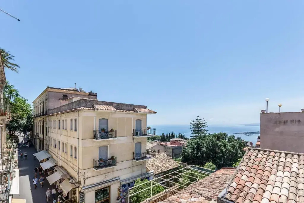 Teatro Greco Balcony Apartment