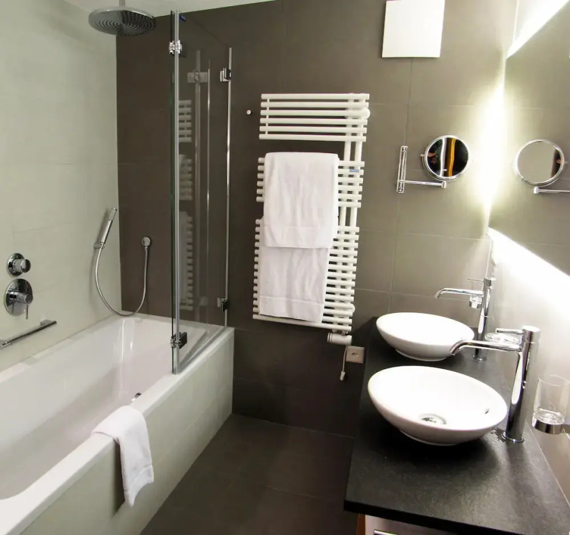 Classic Double room with balcony (full double bed)