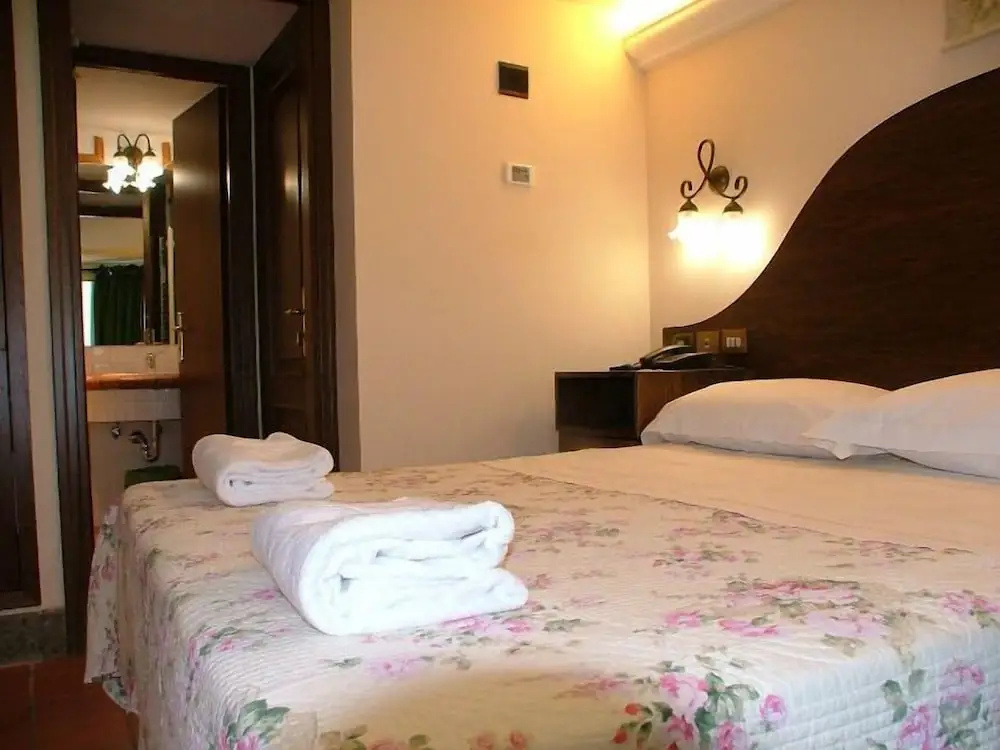 Double room (full double bed)