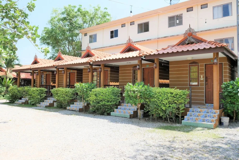 Lannathong Resort
