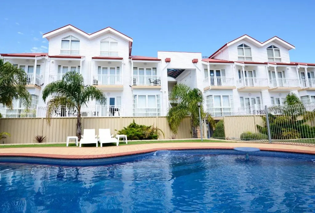Standard Double room with pool view (full double bed)