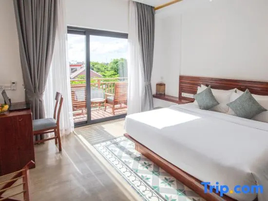 Deluxe Double room with balcony and with pool view (full double bed)