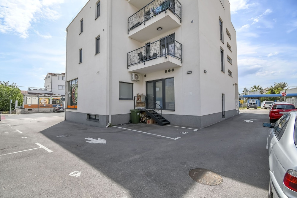 Apartments Castel L
