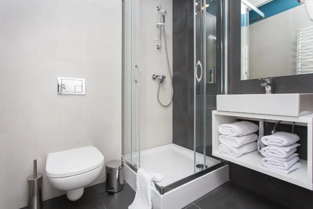 Deluxe Double Suite (full double bed)