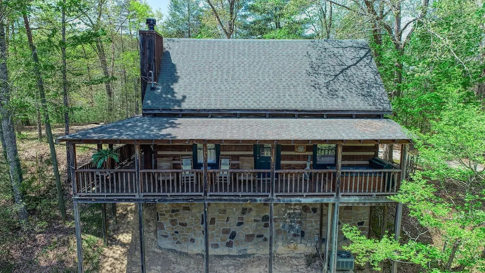 Bear Pause - 2 Bedrooms, 2 Baths, Sleeps 6 Cabin by RedAwning