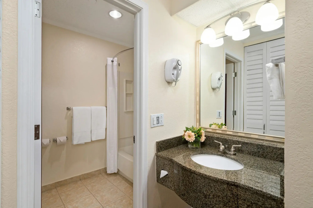 Comfort Suites Paradise Island by null
