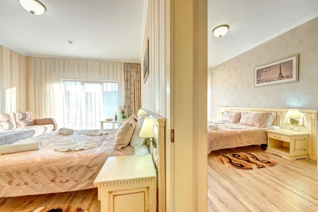 Suite with balcony and with mountain view