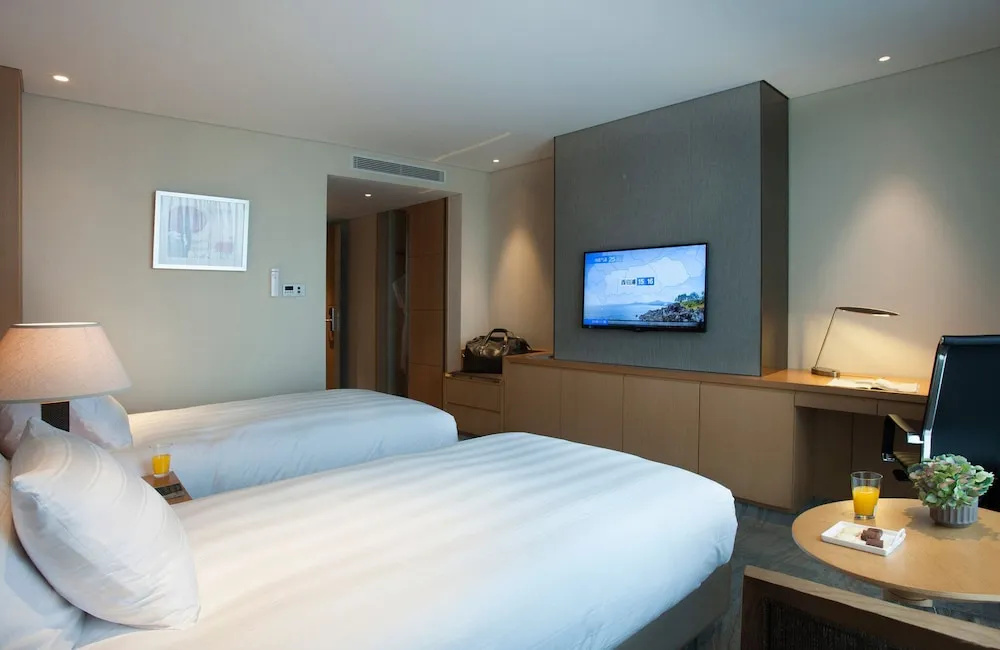 Lotte City Hotel Jeju Airport — 3