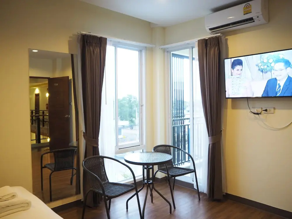 Suksomboon Hotel - Chambres