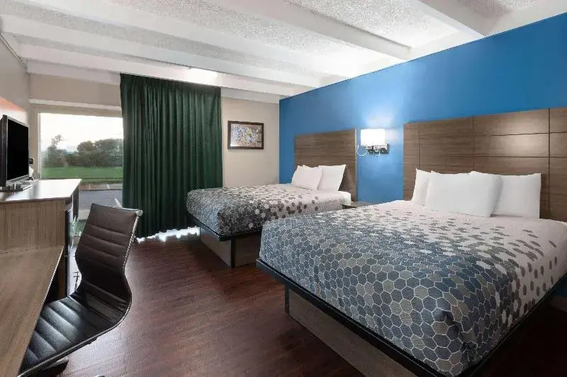Standard Quadruple room with balcony
