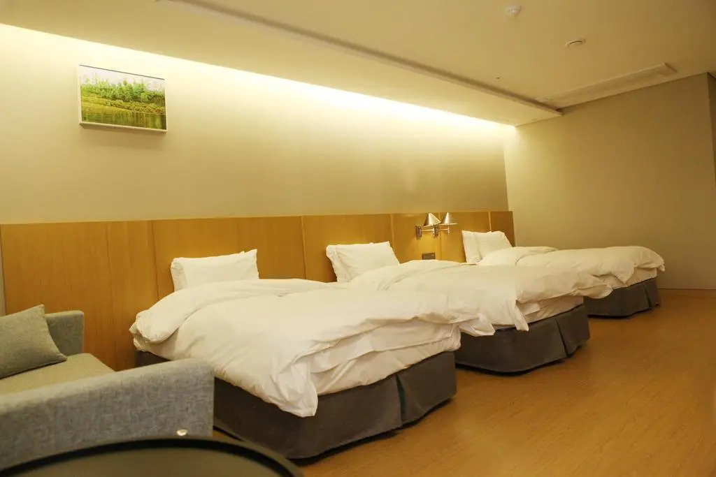 單人房標準三人房