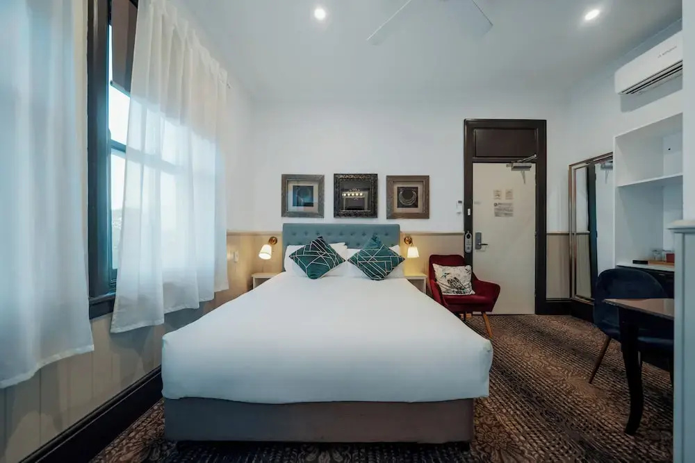Standard Double room with bay view (full double bed)