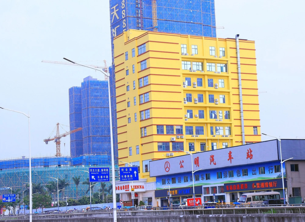 Vienna Hotel (Shenzhen Gongming Square Station)