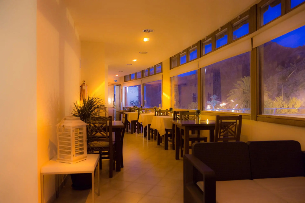 Food & Beverage