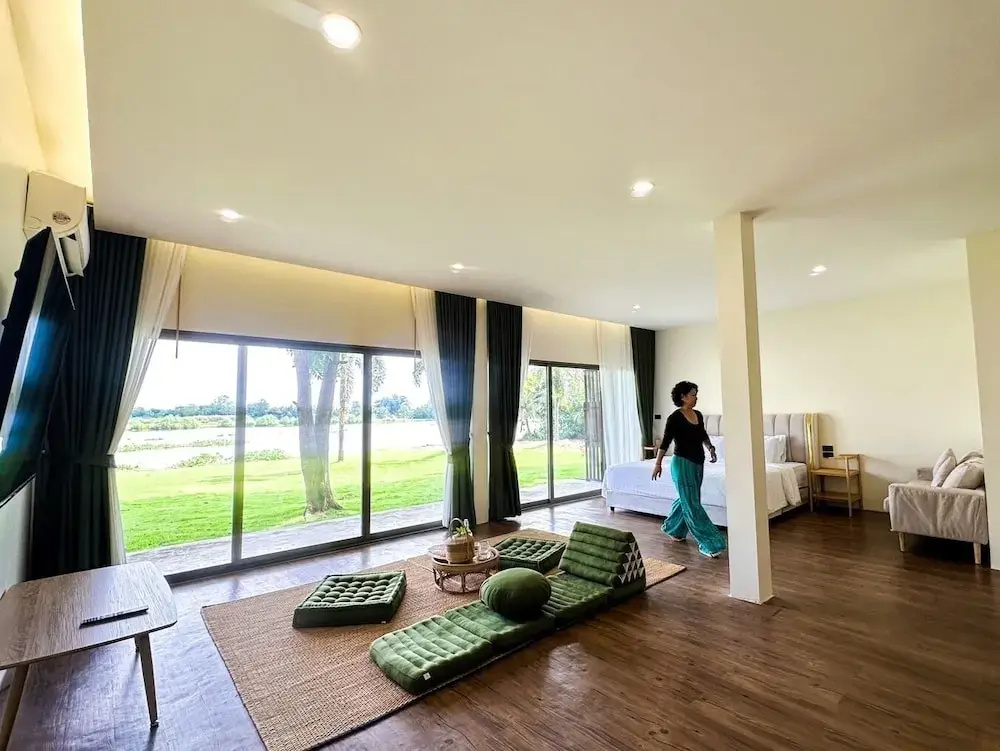 Grand room