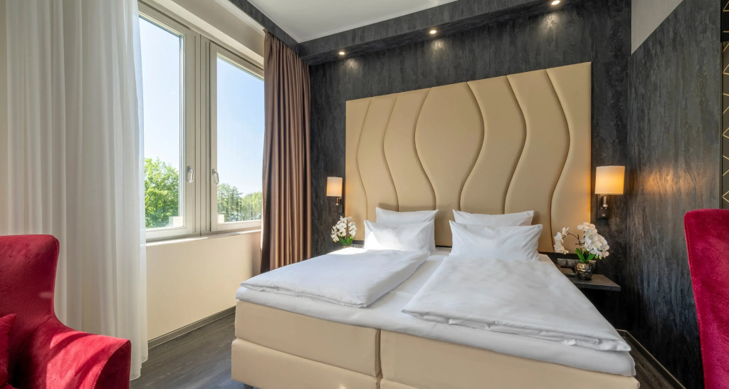 Comfort Double room with lake view (full double bed)
