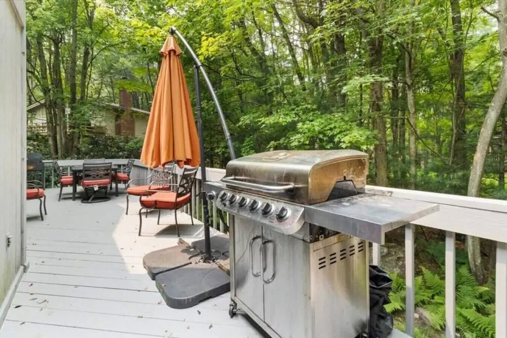 Pocono Chalet Jacuzzi Bathtub 4 BDRMS