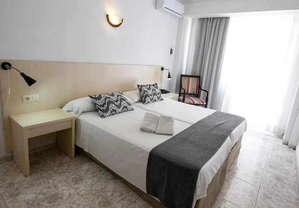 Standard Double room with balcony (twin beds)