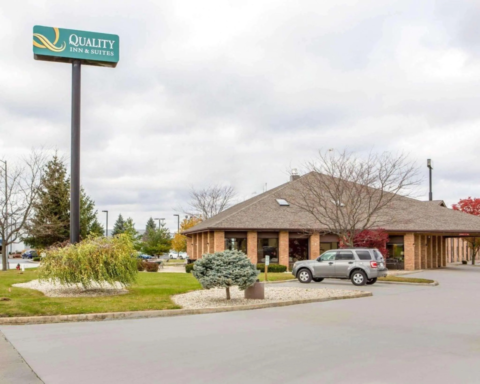 Quality Inn - фото 1