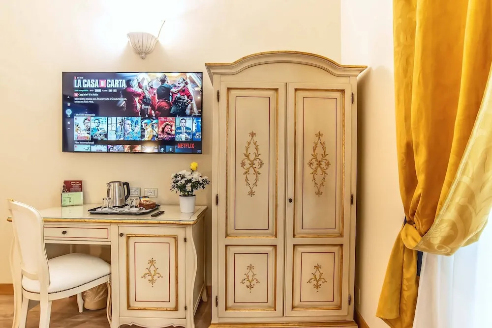 Classic Double room (full double bed)