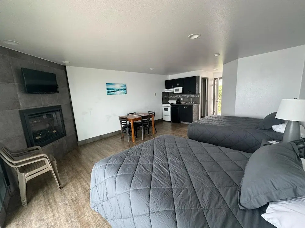Deluxe Quadruple room oceanfront