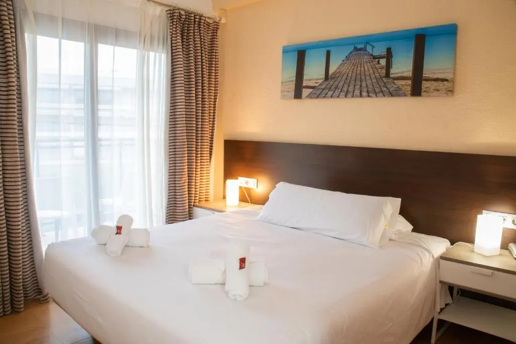 Standard Double room with balcony (full double bed)