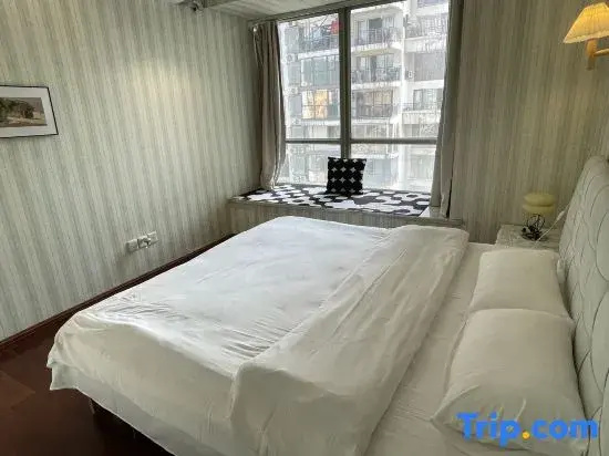 2 Bedrooms Suite with balcony and with river view