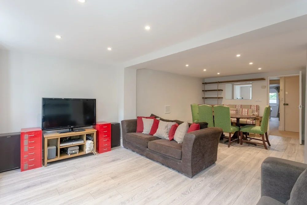 2 Bedroom Brixton Flat