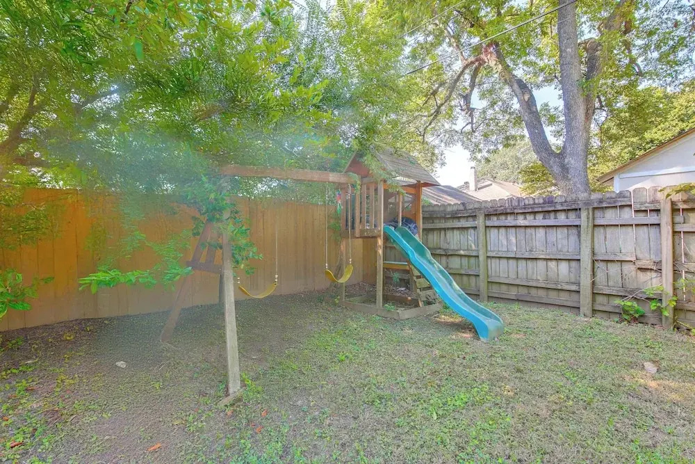 Midtown Duplex 1 Mi to Memphis Zoo & Overton Park!