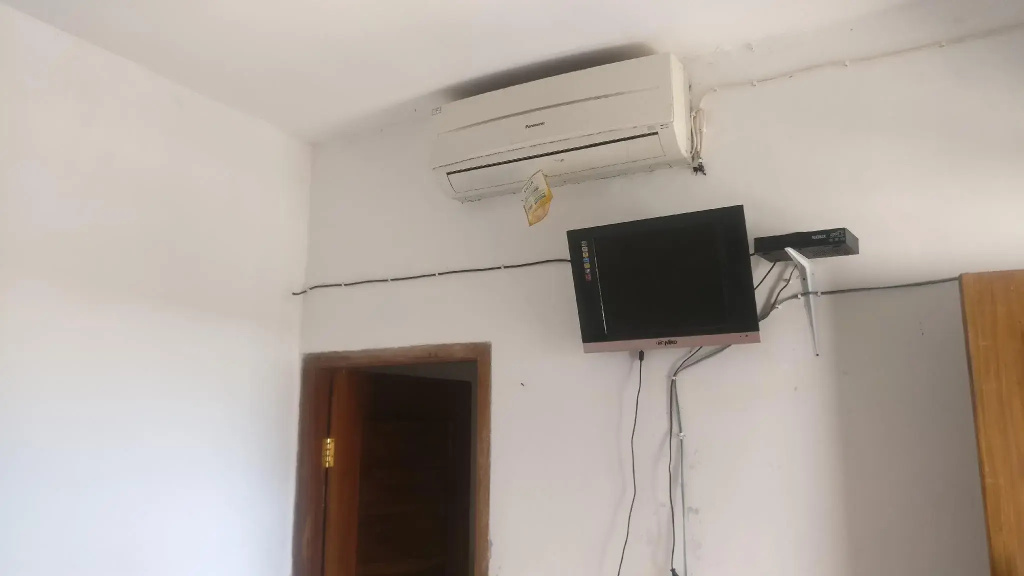 Economy room