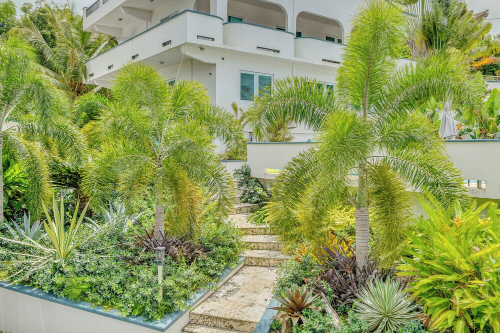 Resort-style Living Near Shore! Vieques Retreat
