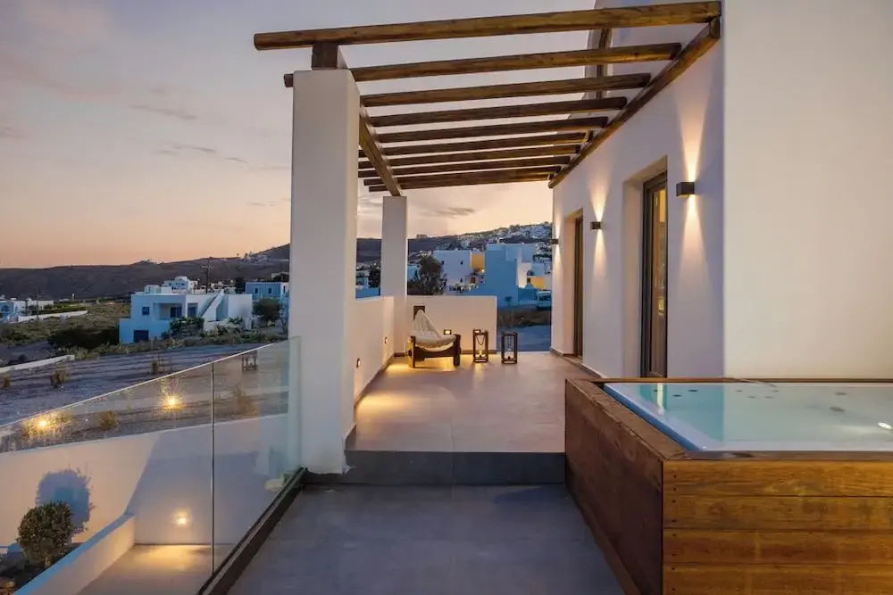 Acro Caldo Suites