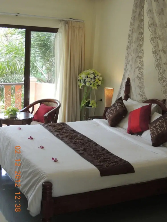 Deluxe Double room with balcony (full double bed)