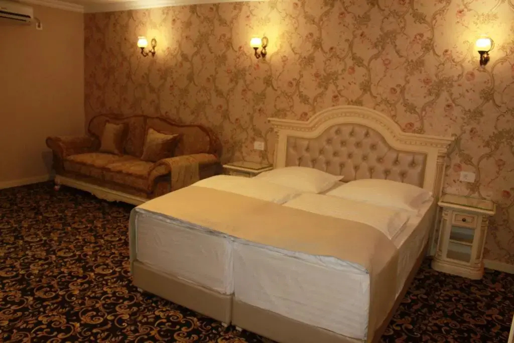 Deluxe Suite