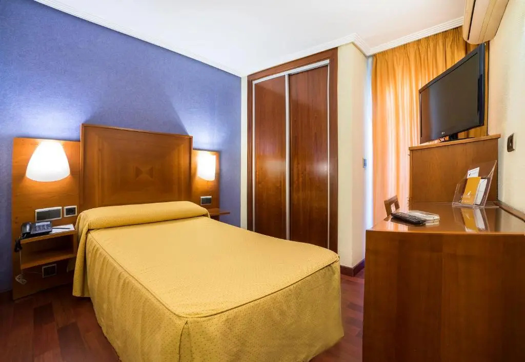 Torreluz Centro Hotel - Chambres