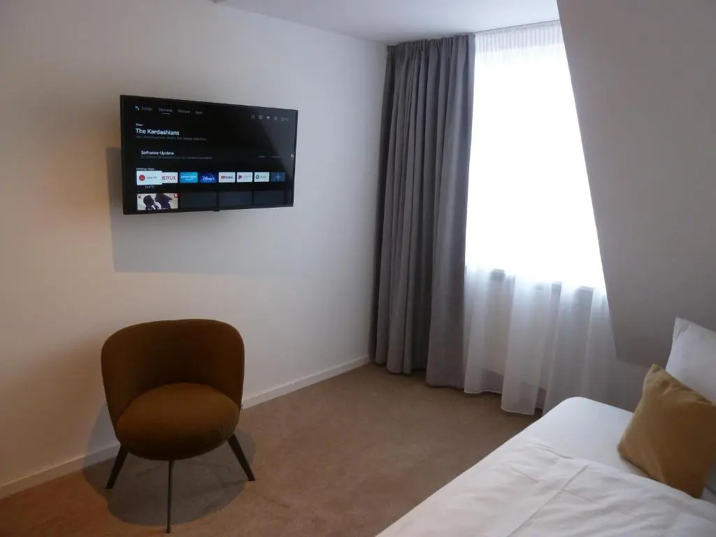 Deluxe Double room (full double bed)