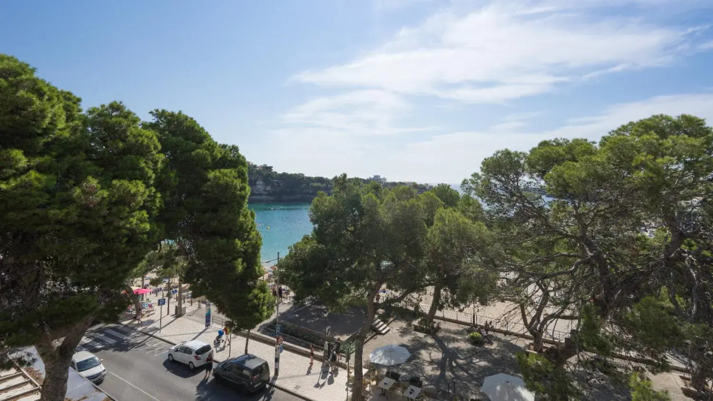 Beach & Waterfront