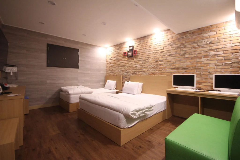 Hotel Savoy by null