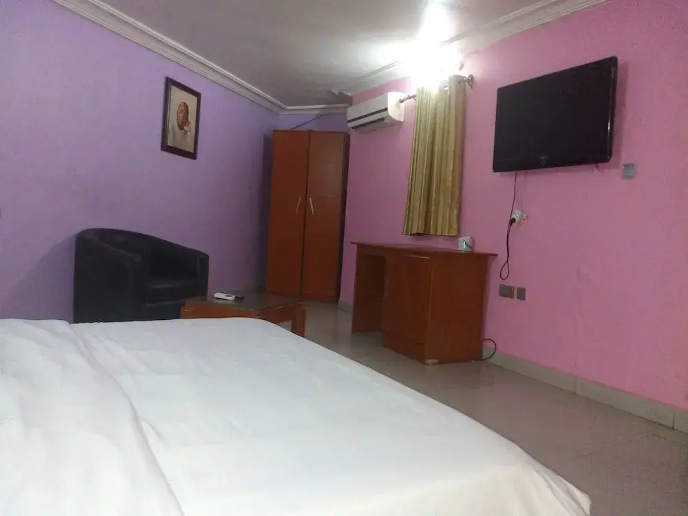 Deluxe Double room (full double bed)