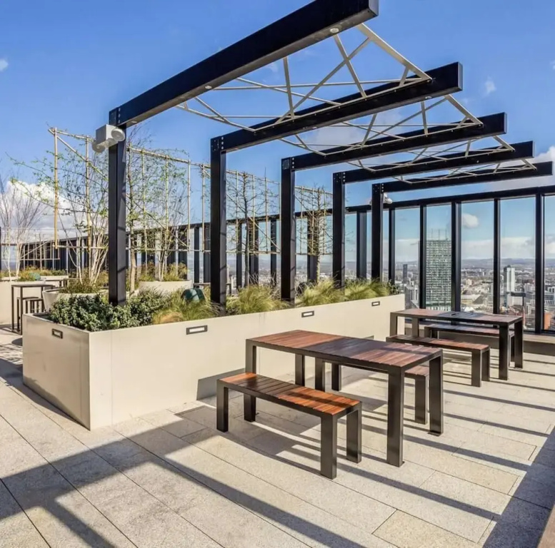 Luxury Spa Apartment in Manchester - Rooftop Swim