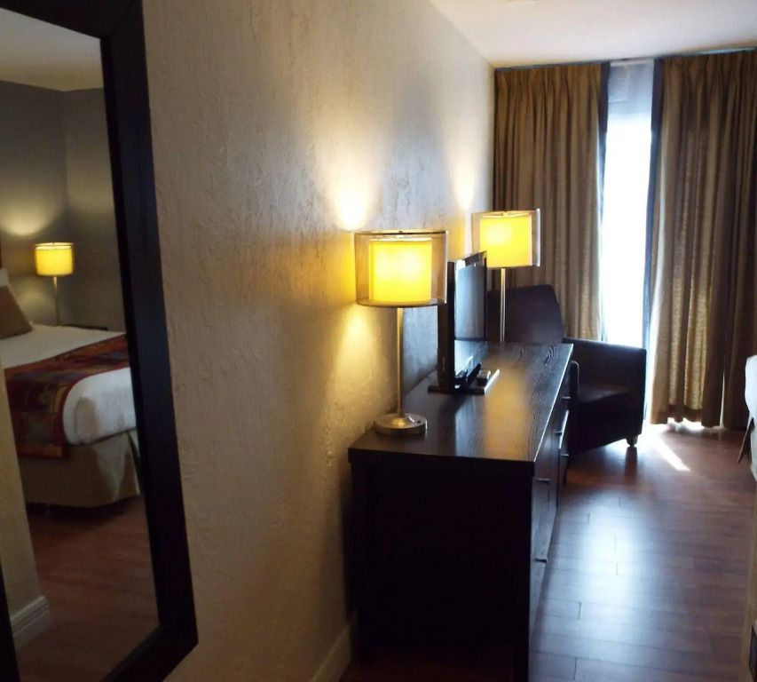 The Shores Inn & Hotel - фото 4