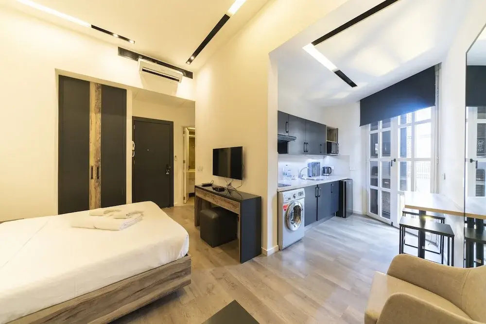 Executive Double Suite with city view (full double bed)