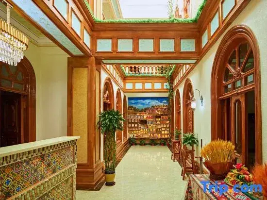 Silk Road Flowers Homestay (Century-old Teahouse Branch in Kashgar Old Town Scenic Area)