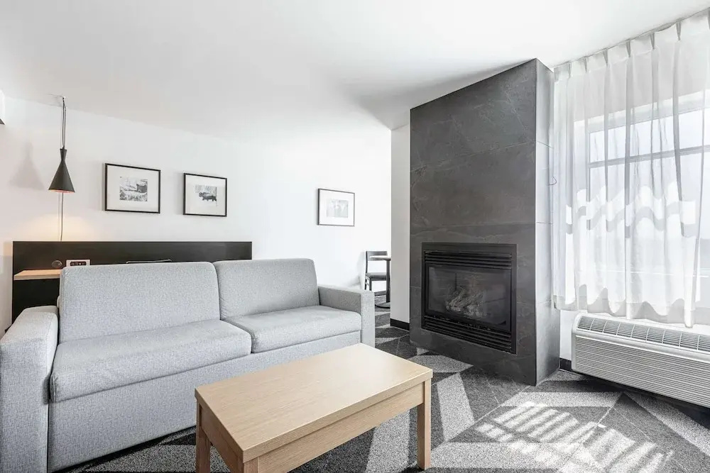 Double Suite (full double bed)
