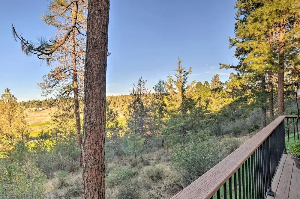 Rustic Klamath Falls Retreat w/ Private Deck! - фото 28