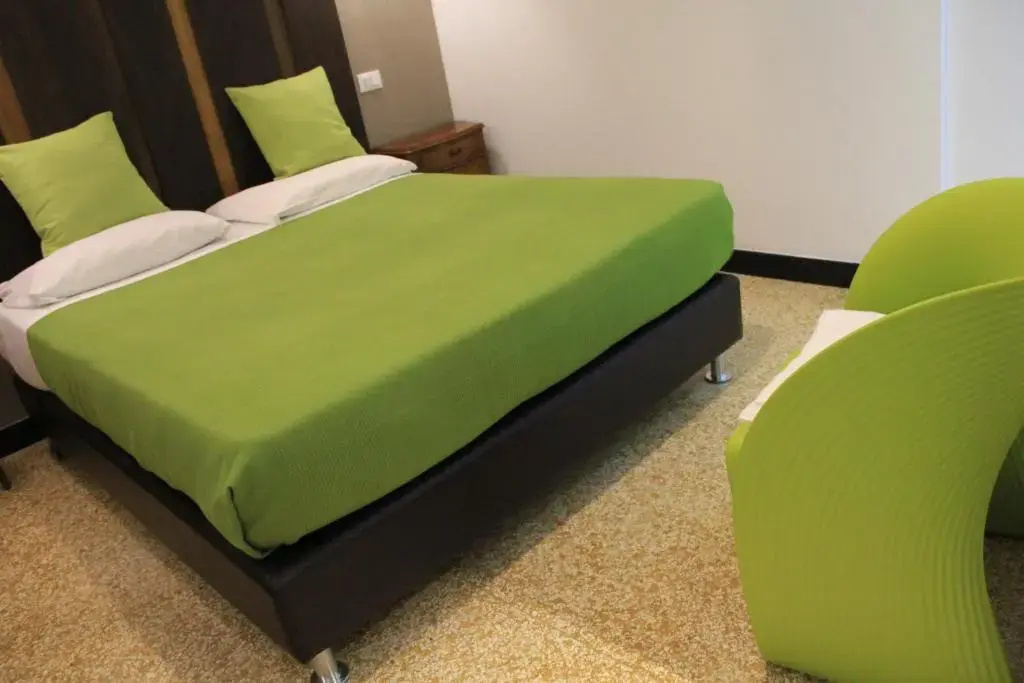 Economy room