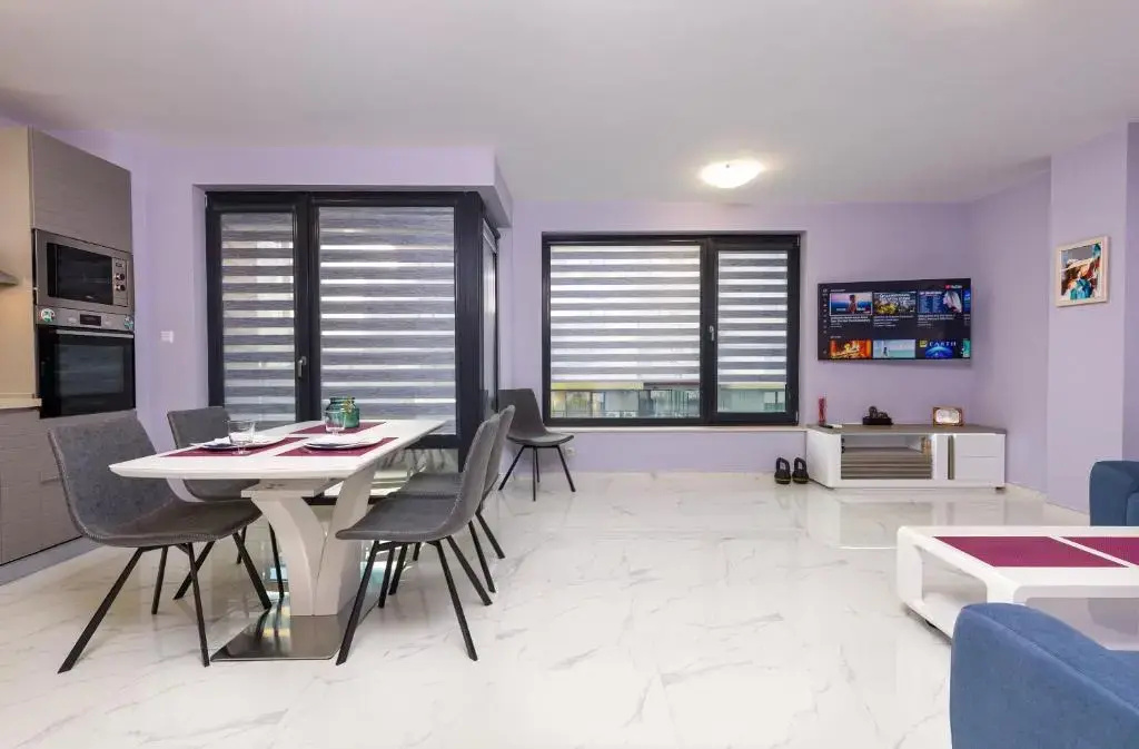 The Purple 1DB Apartment with a Parking Spot
