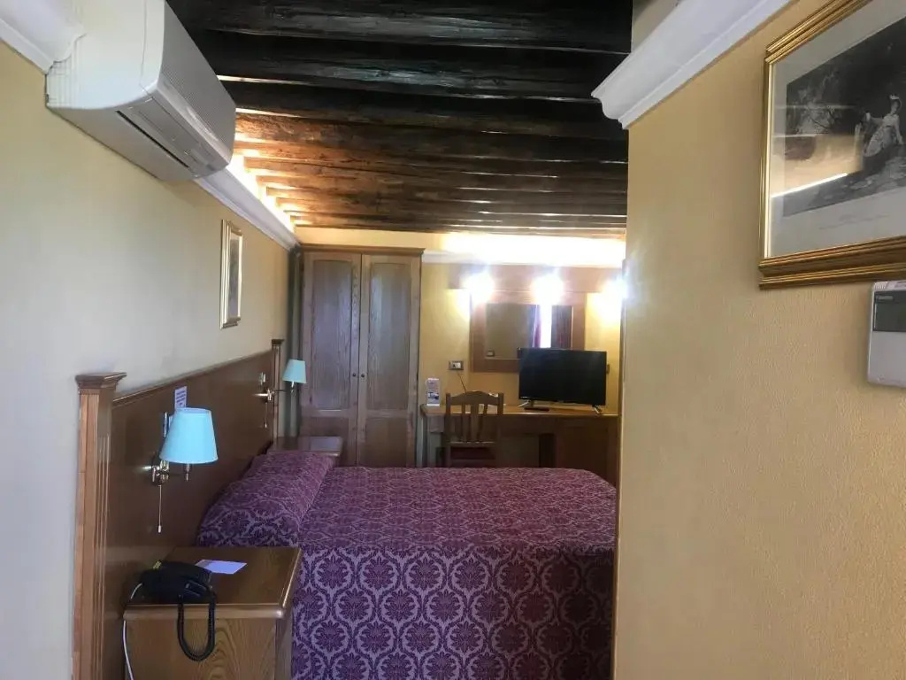 Economy Double room (full double bed)
