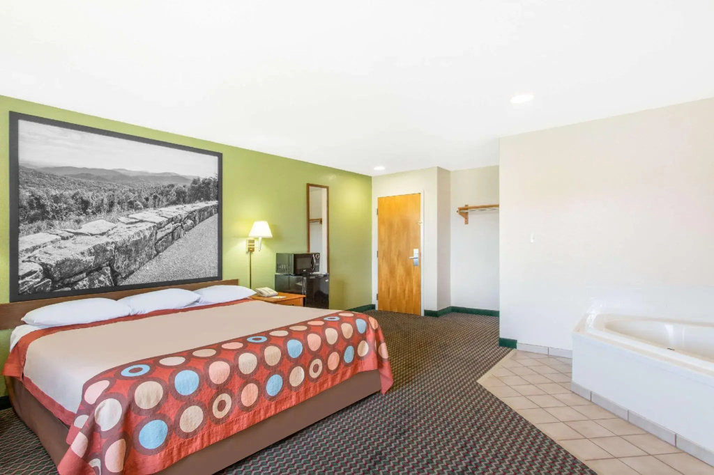 Deluxe Double Suite (full double bed)