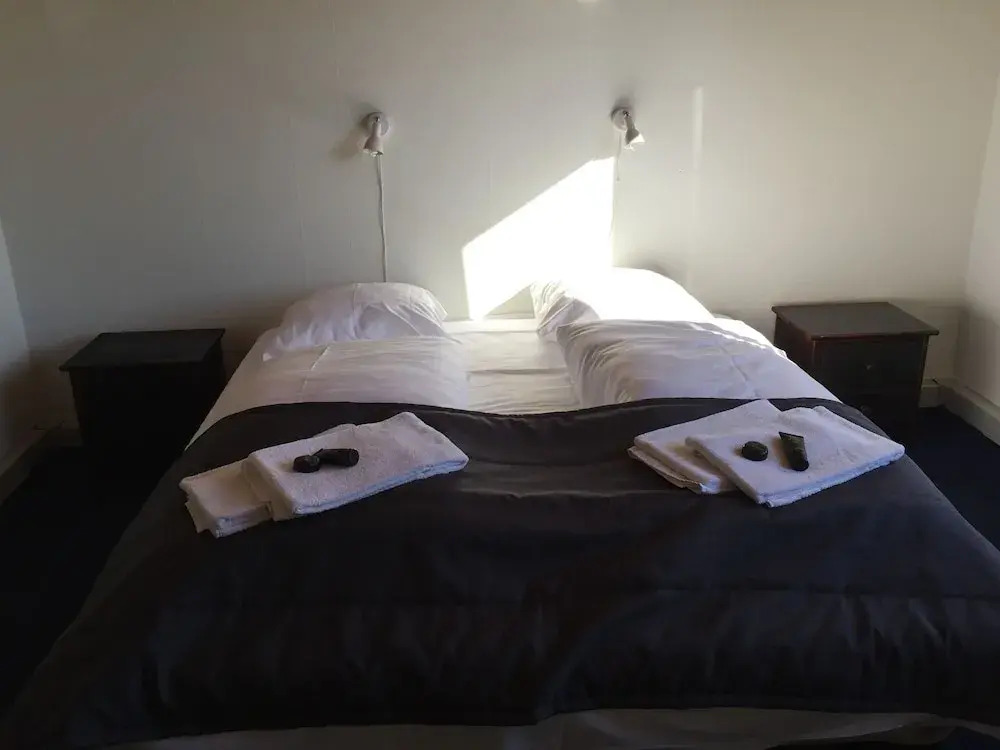 觀景標準雙人房，配備雙人床